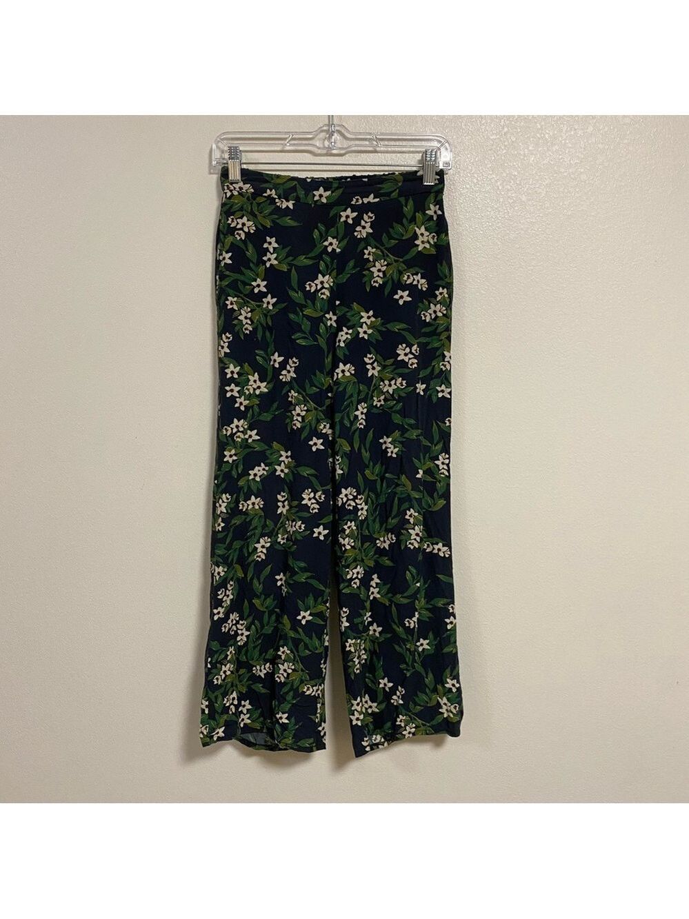 Marine Layer Pants Women’s Size XS Navy Floral print Allison Tencel Floral pants